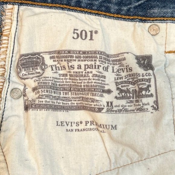 Levis Premium 501 High Rise Cropped Jeans Frayed Hem Med Wash Size 28 Cap E Logo - Picture 9 of 12